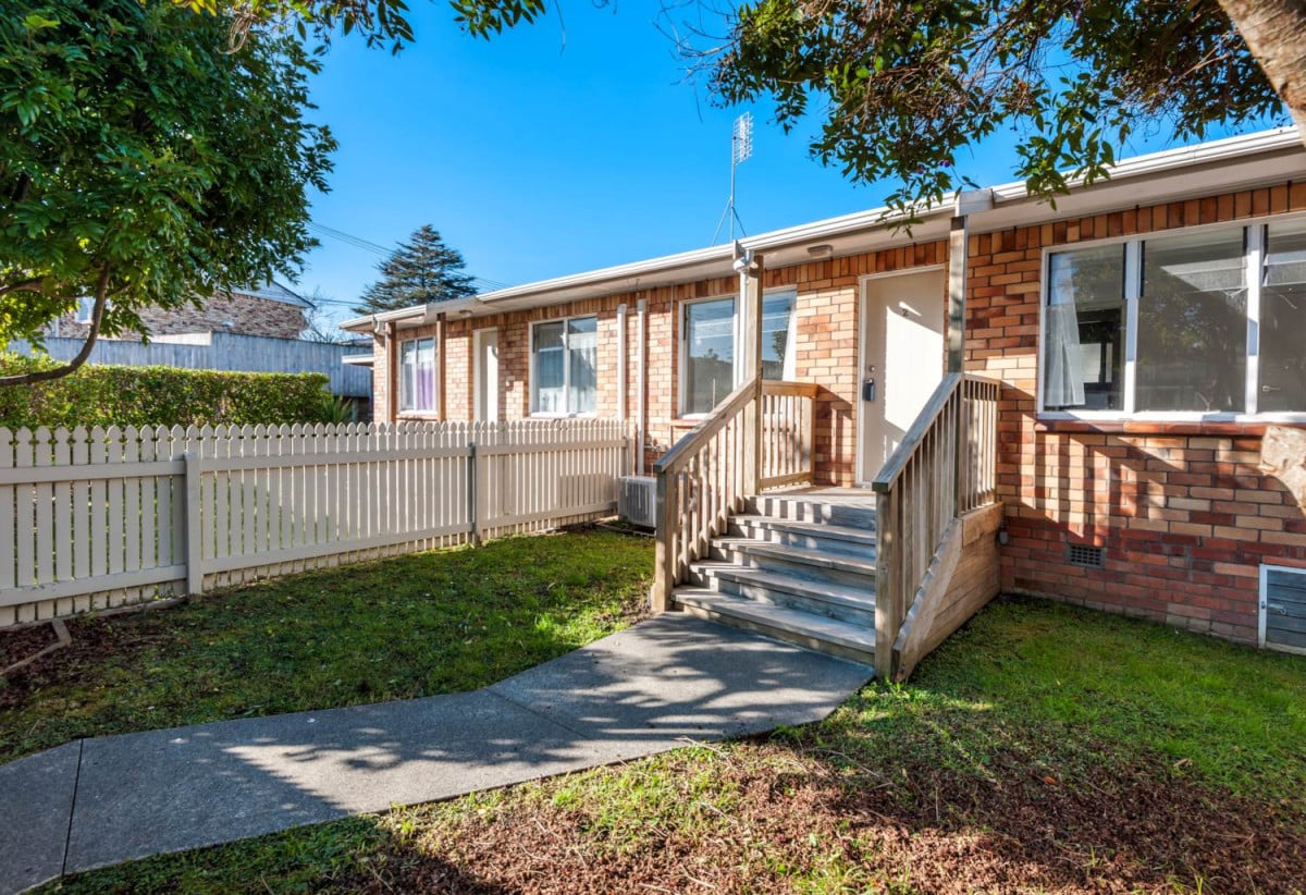 Inviting interest in the $600,000’s range, Brick 2 beds 1 bath unit + a consented Sleepout with ensuite!, one carport, 2/29 Jane Cowie Avenue, Otahuhu, Auckland