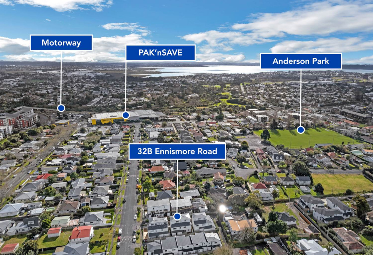 Standalone 4 beds (2 ensuites) 4 baths house with double garage, 32B Ennismore Road, Mt Albert, Auckland