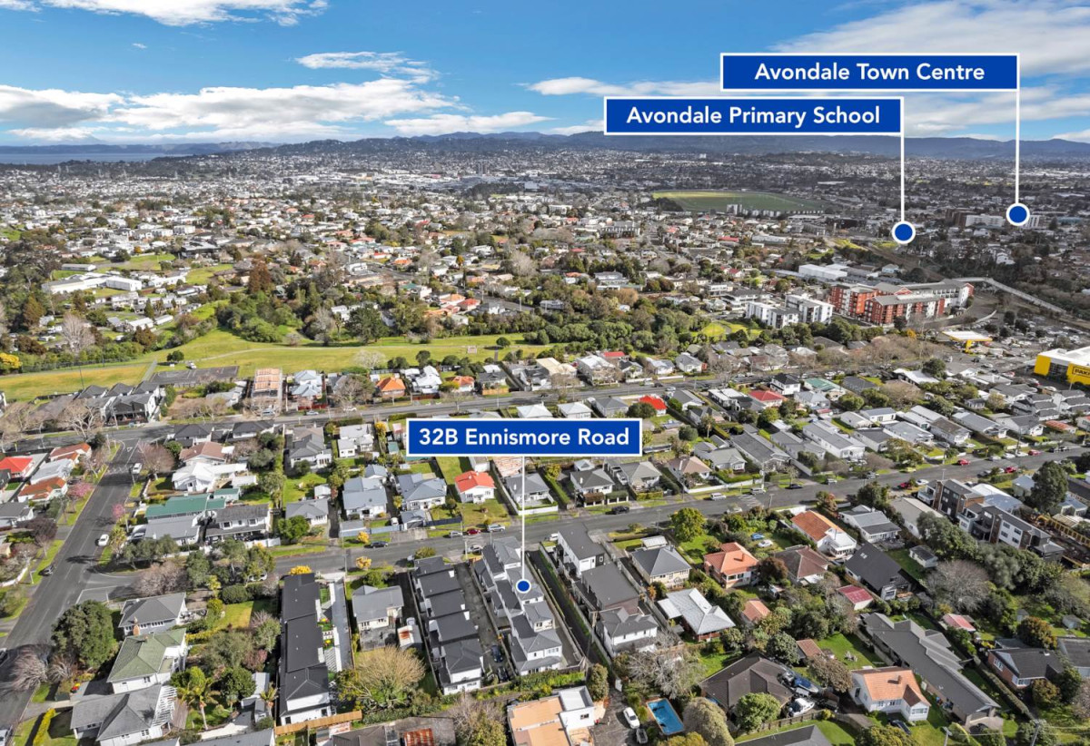 Standalone 4 beds (2 ensuites) 4 baths house with double garage, 32B Ennismore Road, Mt Albert, Auckland