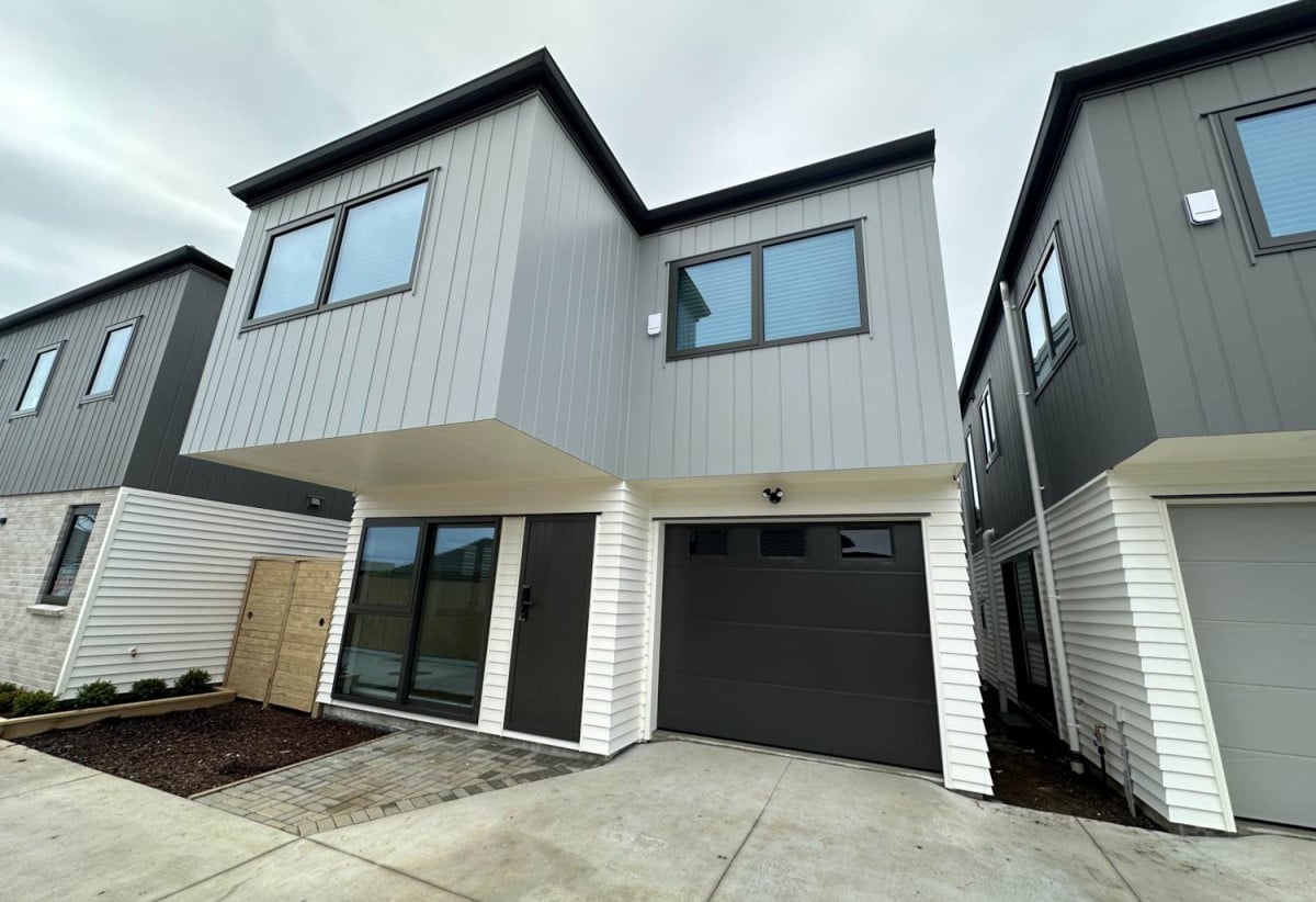 For rent, Zoned for Pigeon Mountain School, Bucklands Beach Intermediate and Macleans College., Brandnew standalone 4 beds 2 baths home with garage, available 22nd August, B/48 Loloma Drive, Half Moon Bay, Auckland