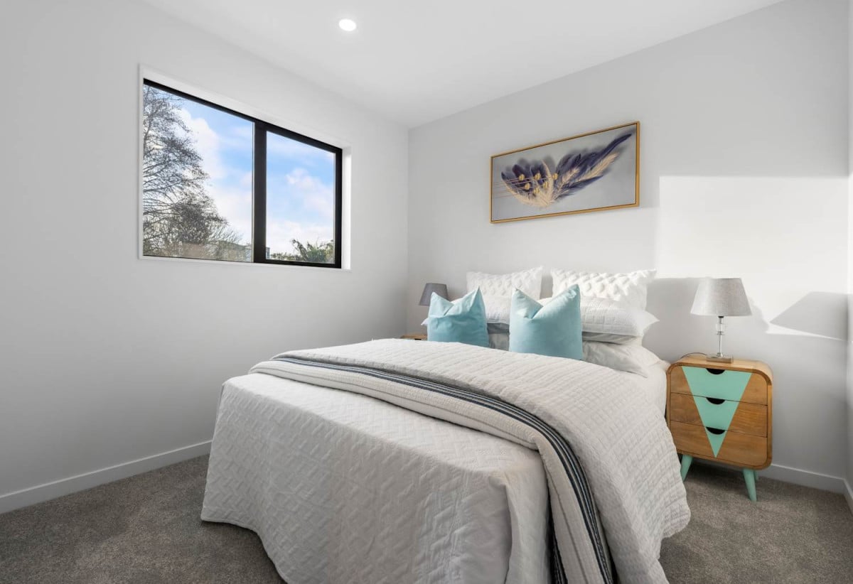 Standalone 3 beds 2 bath home with garage, 4/3 Sloane Street, Glen Innes, Auckland