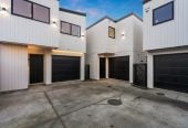 Standalone 3 beds 2 bath home with garage, 4/3 Sloane Street, Glen Innes, Auckland