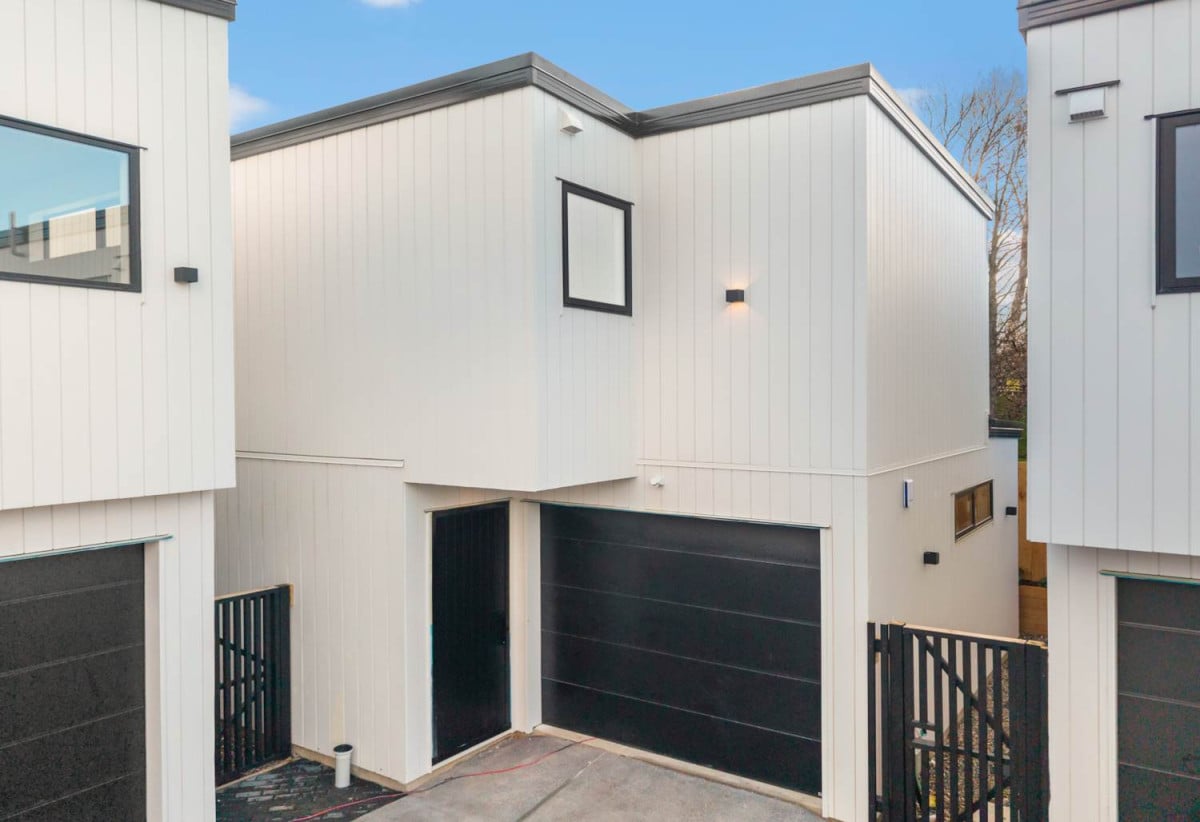 Standalone 3 beds 2 bath home with garage, 4/3 Sloane Street, Glen Innes, Auckland