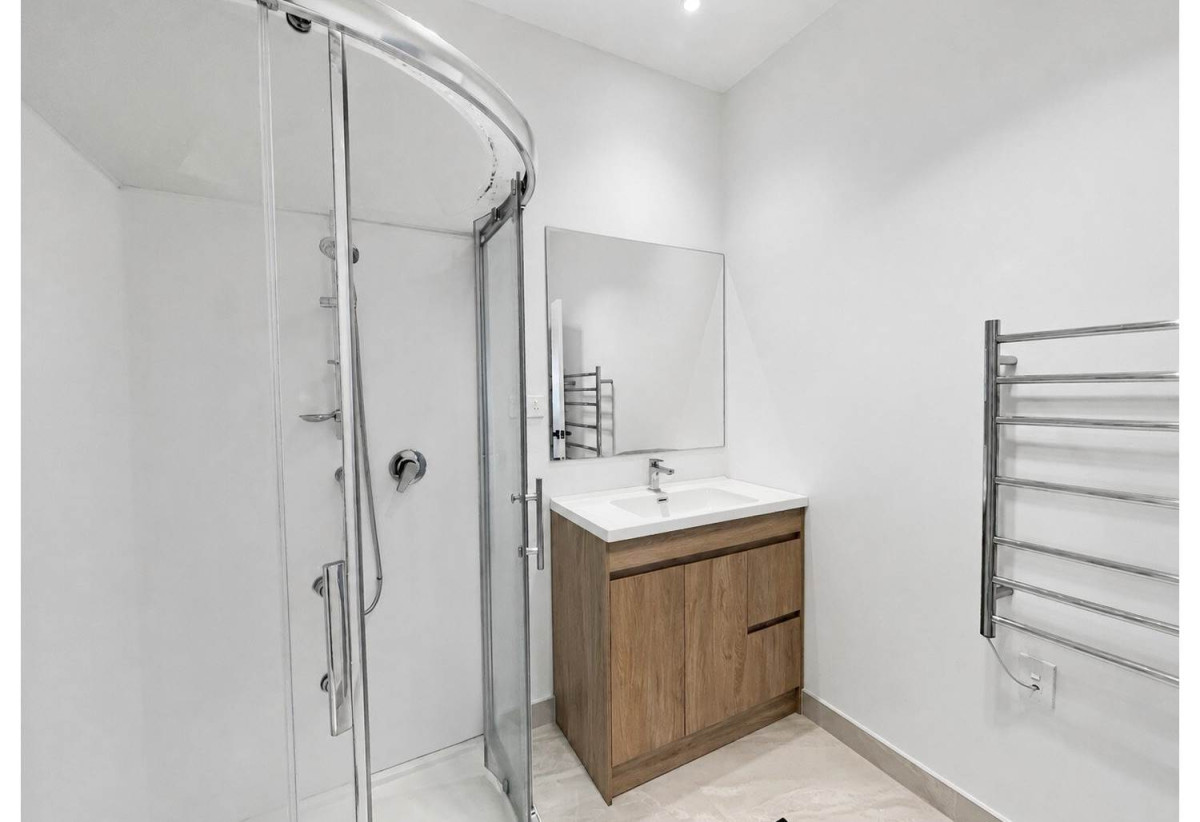 For rent, 3 beds 3 baths home with garage, available 17th August, 129C Barrack Road, Mt Wellington, Auckland