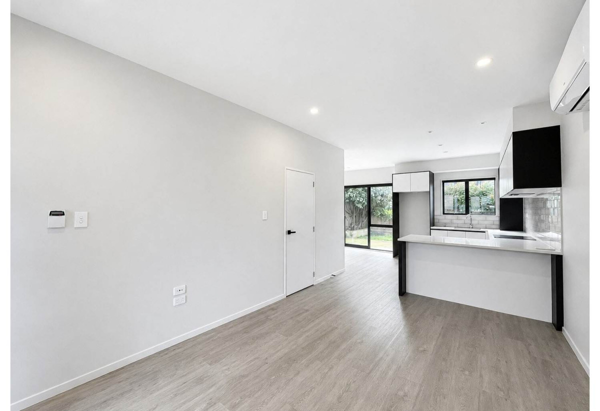 For rent, 3 beds 3 baths home with garage, available 17th August, 129C Barrack Road, Mt Wellington, Auckland