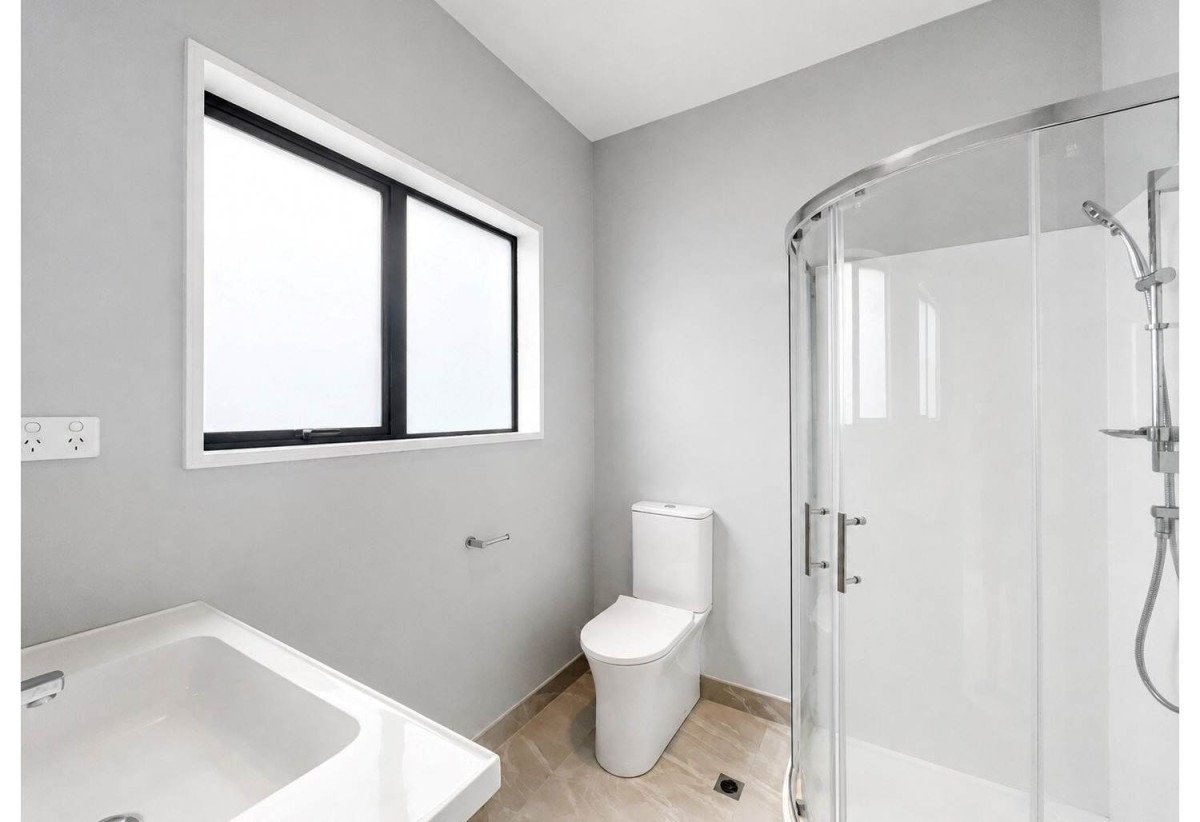 For rent, 3 beds 3 baths home with garage, available 17th August, 129C Barrack Road, Mt Wellington, Auckland