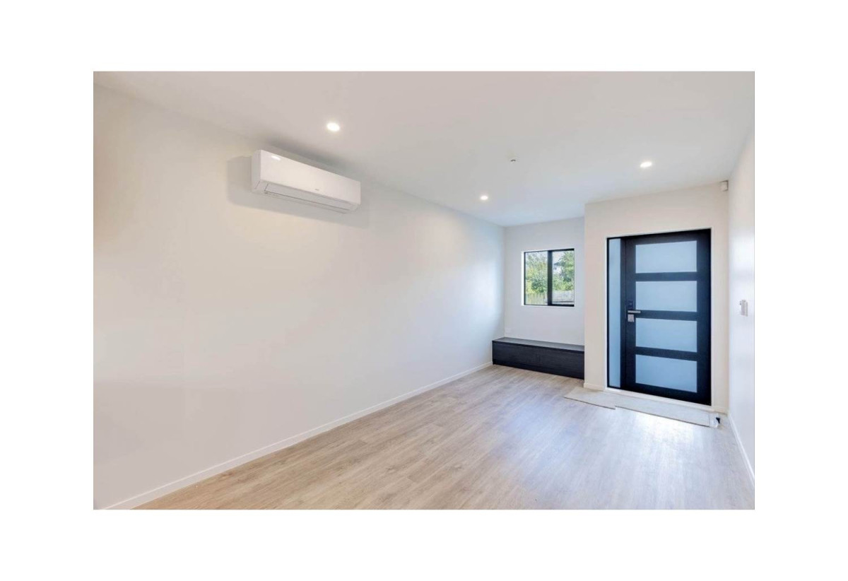 For rent, 3 beds 3 baths home with garage, available 17th August, 129C Barrack Road, Mt Wellington, Auckland