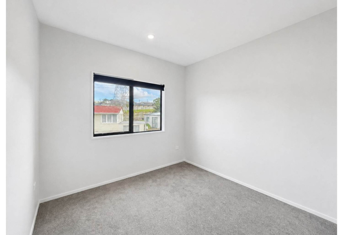 For rent, 3 beds 3 baths home with garage, available 17th August, 129C Barrack Road, Mt Wellington, Auckland