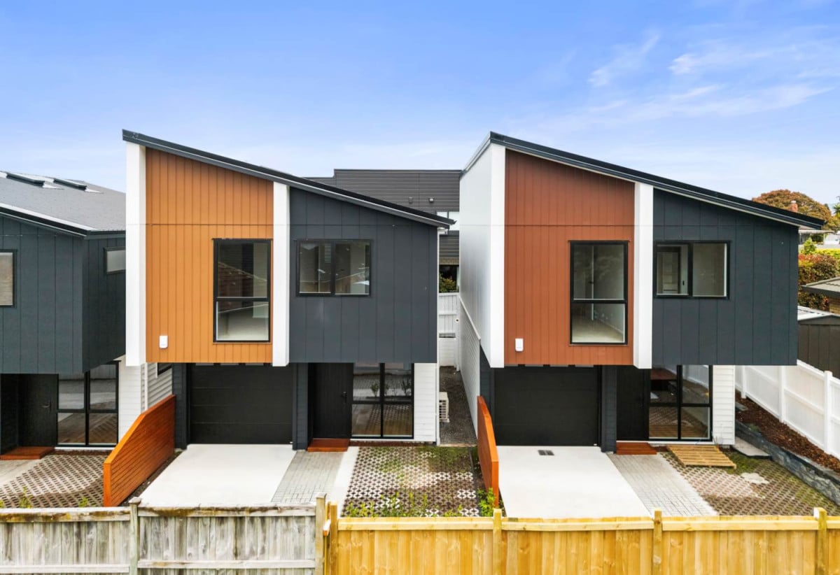 Brandnew standalone 3 beds 2.5 baths home with garage, 2/49 Neil Avenue, Te Atatu Peninsula, Auckland