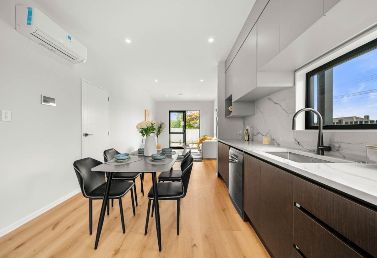 Brandnew standalone 3 beds 2.5 baths home with garage, 2/49 Neil Avenue, Te Atatu Peninsula, Auckland