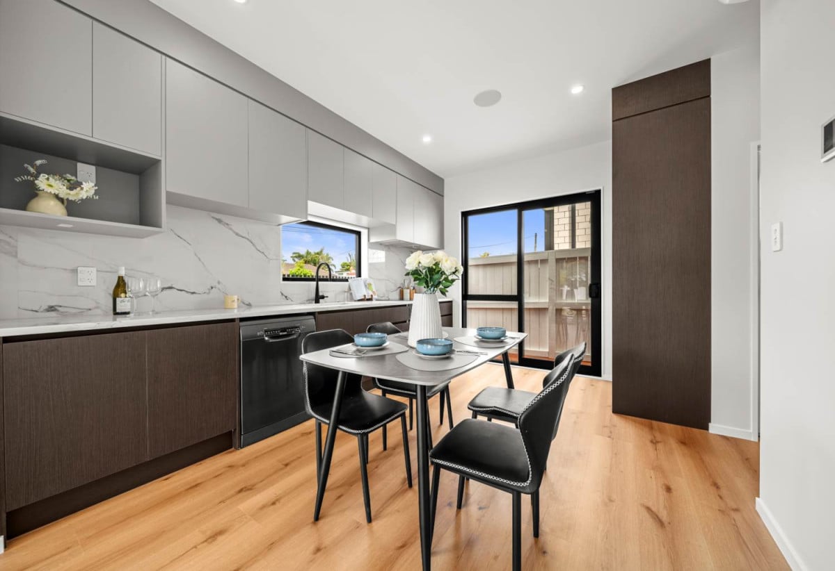 Brandnew standalone 3 beds 2.5 baths home with garage, 2/49 Neil Avenue, Te Atatu Peninsula, Auckland