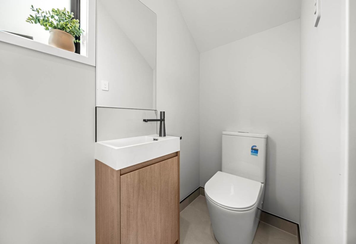 Brandnew standalone 3 beds 2.5 baths home with garage, 2/49 Neil Avenue, Te Atatu Peninsula, Auckland