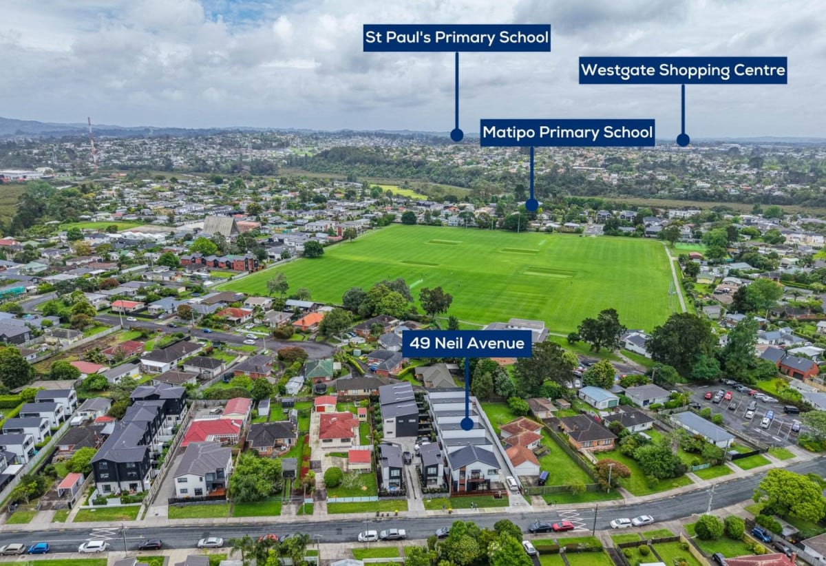Brandnew standalone 3 beds 2.5 baths home with garage, 2/49 Neil Avenue, Te Atatu Peninsula, Auckland