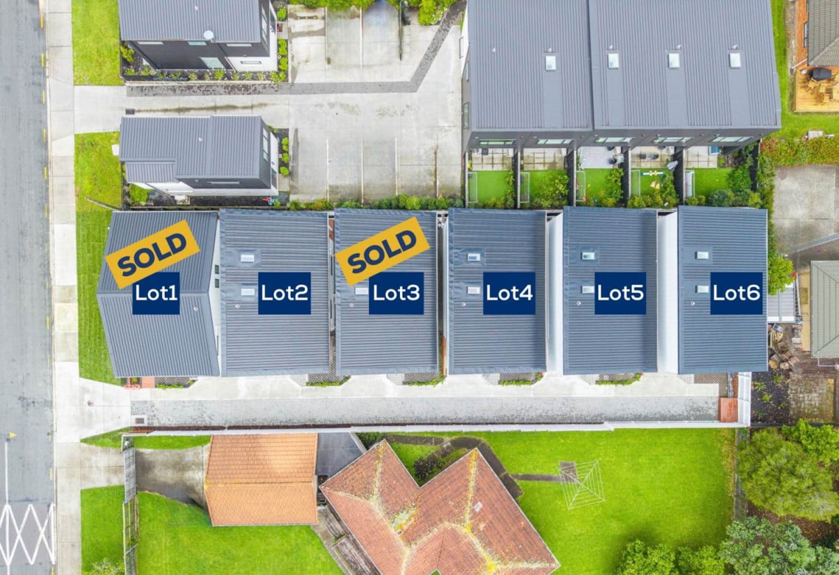 Brandnew standalone 3 beds 2.5 baths home with garage, 2/49 Neil Avenue, Te Atatu Peninsula, Auckland