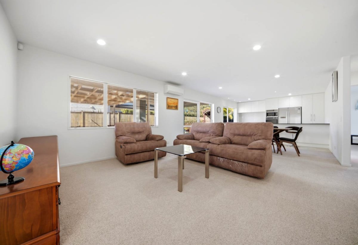 5 beds 3 baths house with double garage, 34 Wawatai Drive, Karaka, Auckland