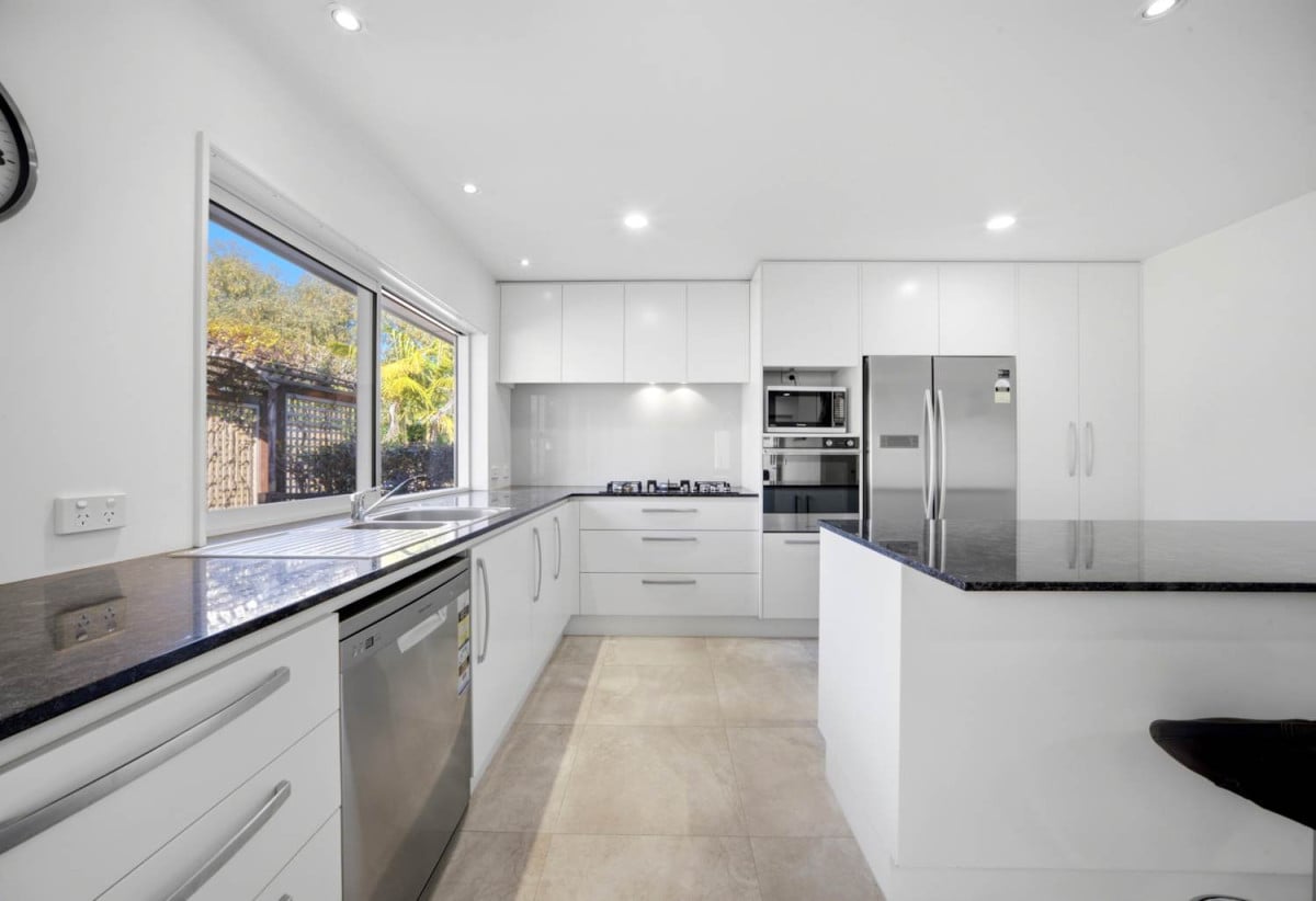 5 beds 3 baths house with double garage, 34 Wawatai Drive, Karaka, Auckland