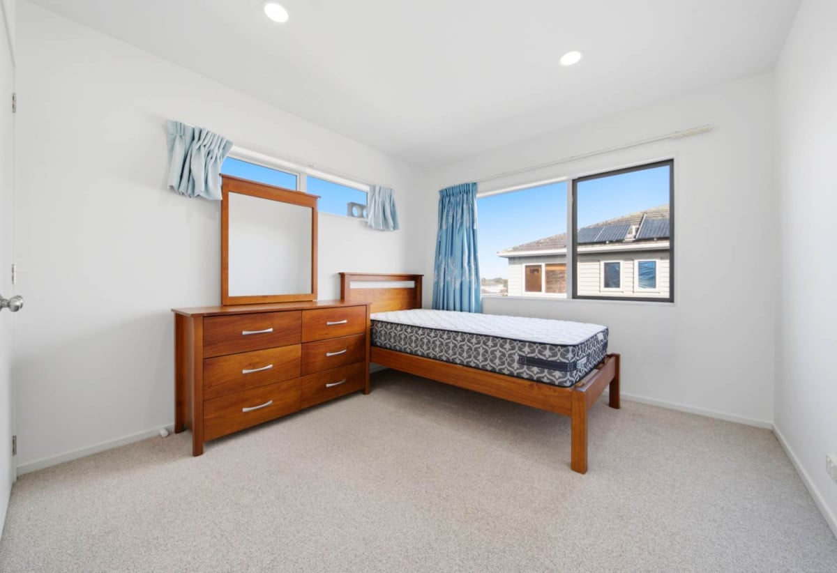 5 beds 3 baths house with double garage, 34 Wawatai Drive, Karaka, Auckland