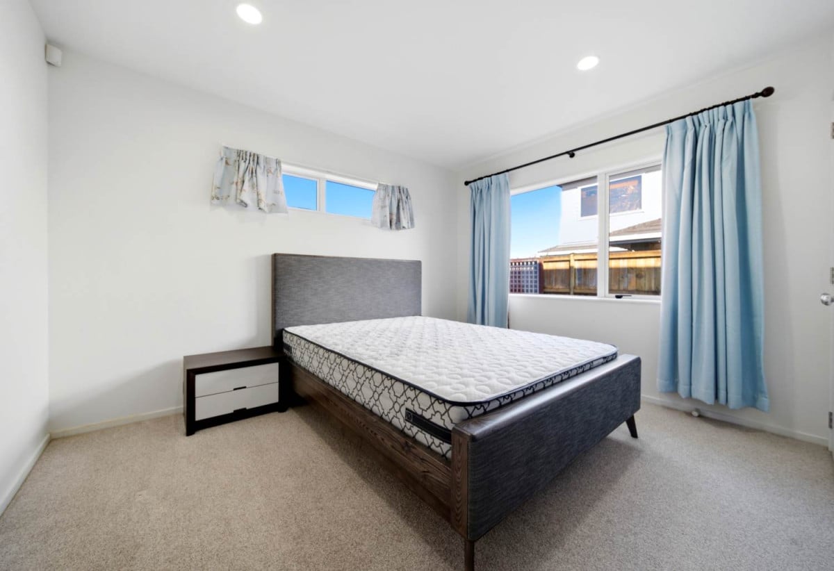 5 beds 3 baths house with double garage, 34 Wawatai Drive, Karaka, Auckland