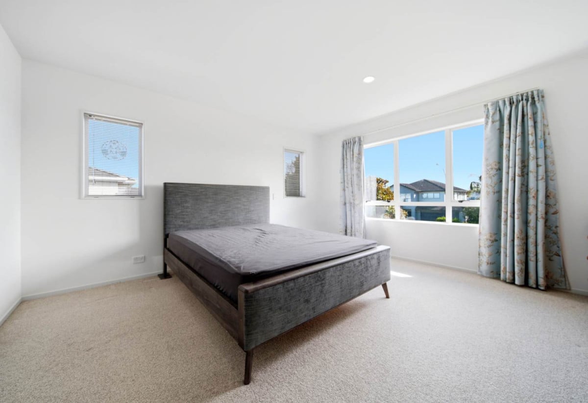 5 beds 3 baths house with double garage, 34 Wawatai Drive, Karaka, Auckland