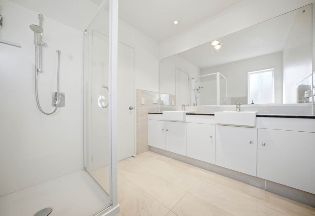 5 beds 3 baths house with double garage, 34 Wawatai Drive, Karaka, Auckland