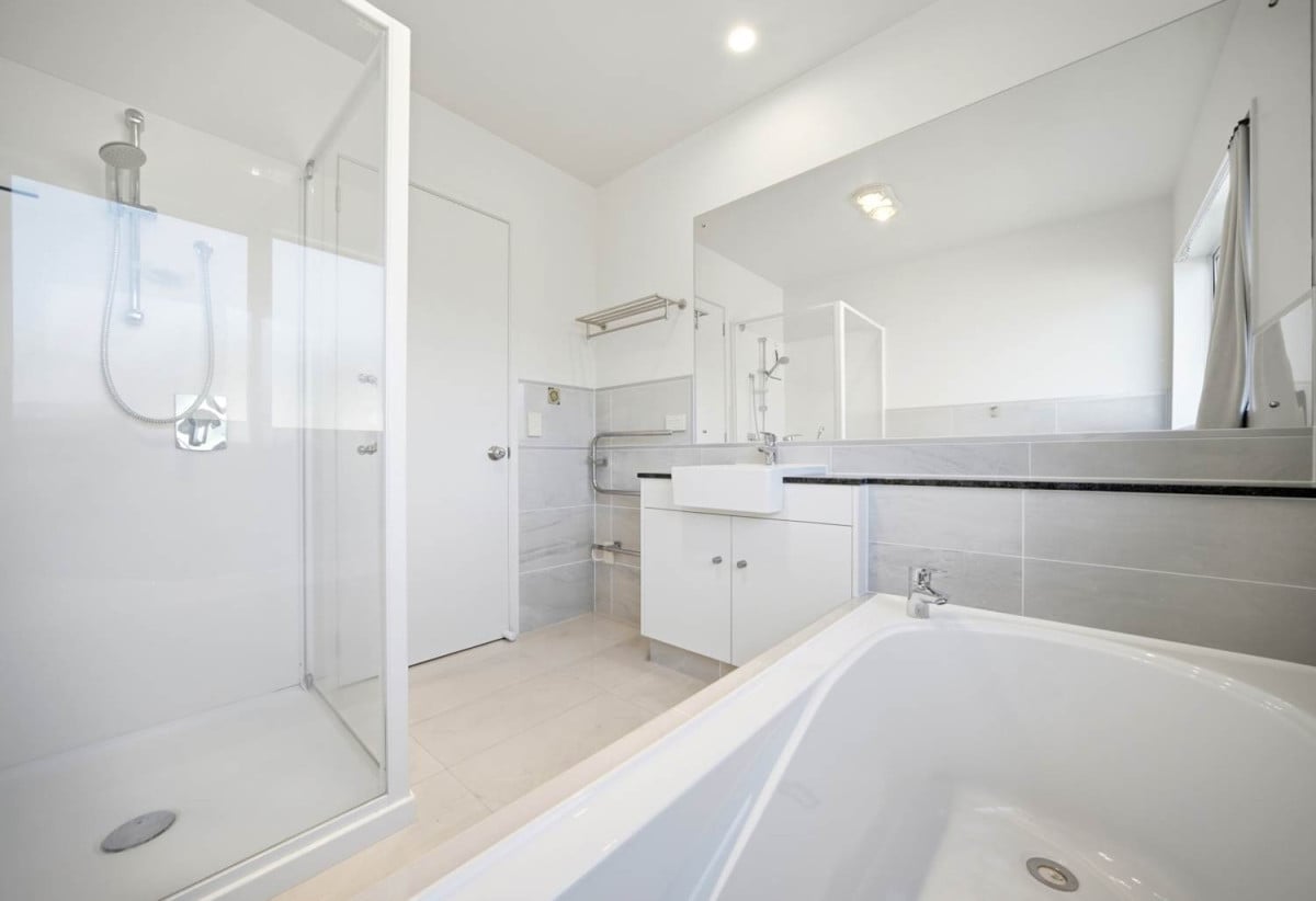 5 beds 3 baths house with double garage, 34 Wawatai Drive, Karaka, Auckland