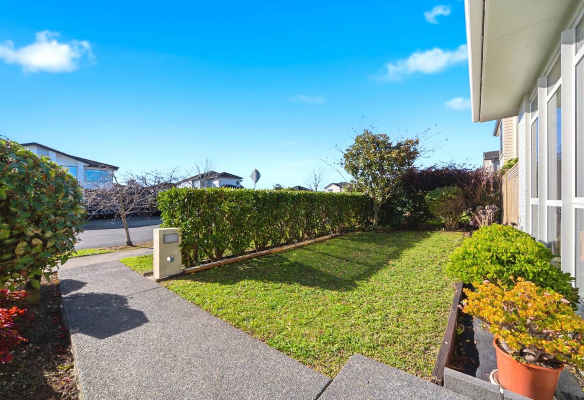 5 beds 3 baths house with double garage, 34 Wawatai Drive, Karaka, Auckland
