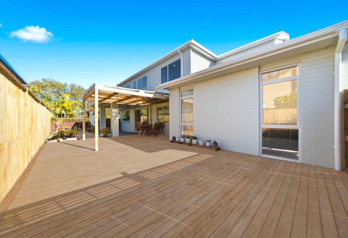 5 beds 3 baths house with double garage, 34 Wawatai Drive, Karaka, Auckland