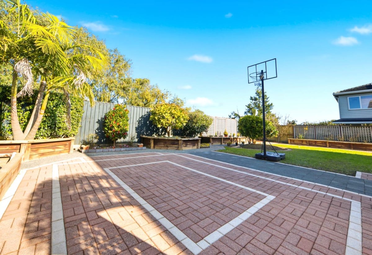 5 beds 3 baths house with double garage, 34 Wawatai Drive, Karaka, Auckland