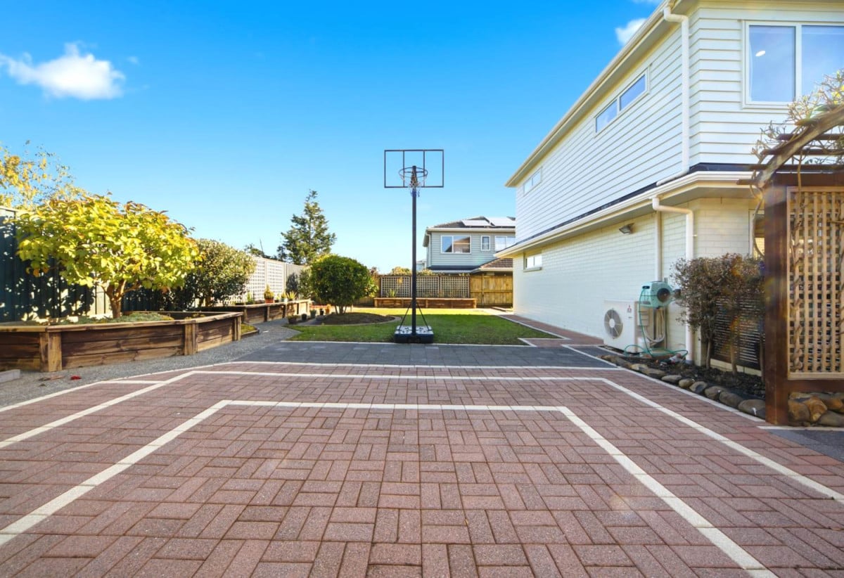 5 beds 3 baths house with double garage, 34 Wawatai Drive, Karaka, Auckland