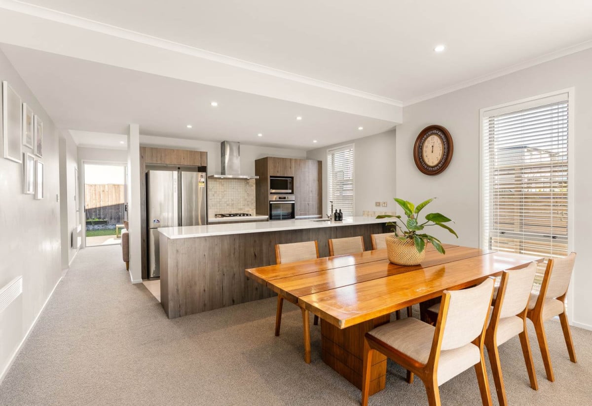 Standalone 4 beds 2.5 baths house with a tandem garage for 2 cars, 91 Glidepath Road, Hobsonville, Auckland
