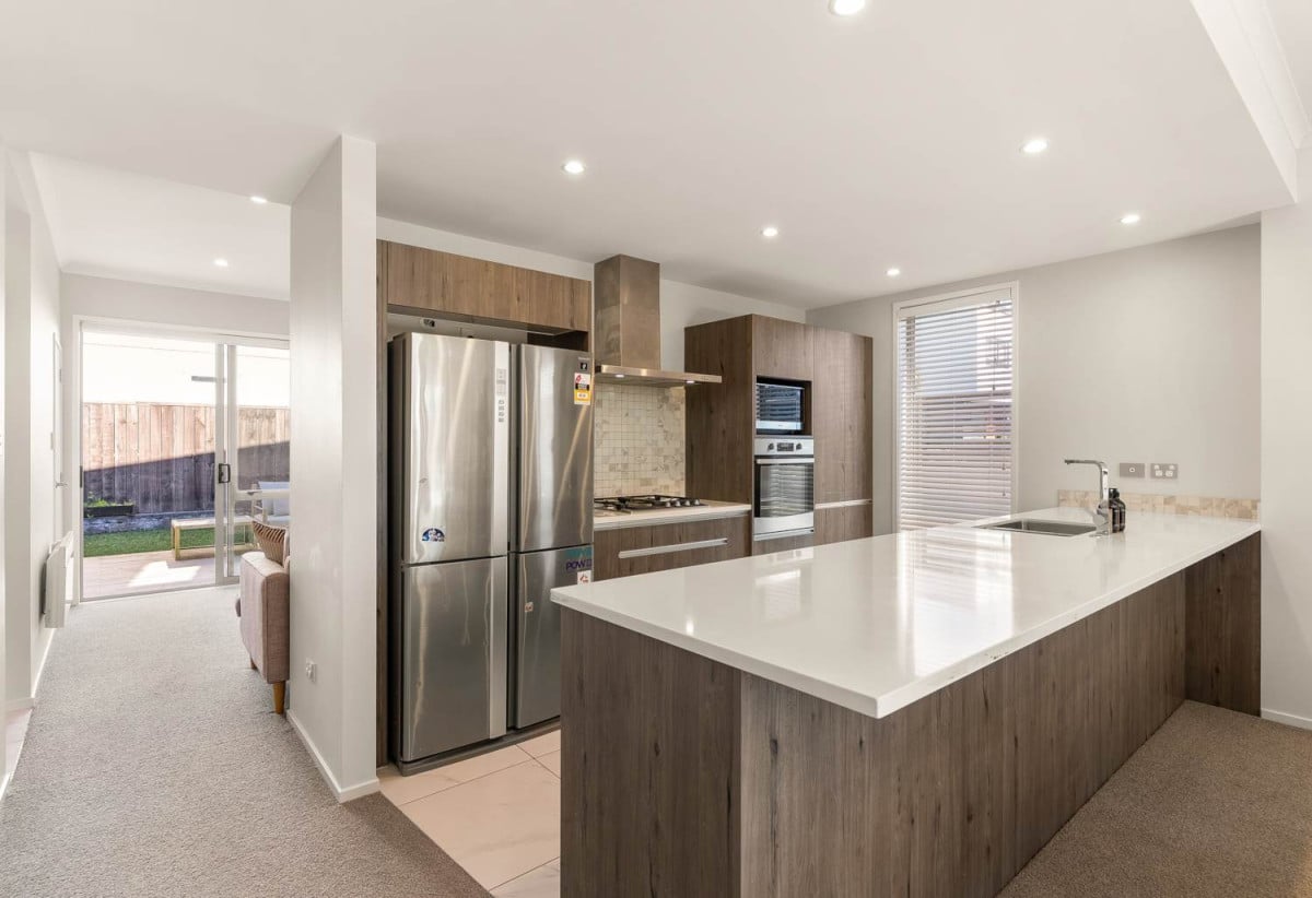 Standalone 4 beds 2.5 baths house with a tandem garage for 2 cars, 91 Glidepath Road, Hobsonville, Auckland