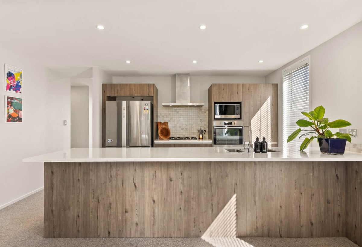 Standalone 4 beds 2.5 baths house with a tandem garage for 2 cars, 91 Glidepath Road, Hobsonville, Auckland