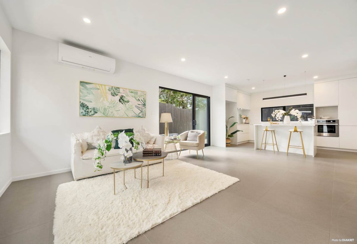 Urgent Sale – Developer Wants it go, Brandnew standalone 4 beds 2.5 baths home with garage, 11B Rene Place, Sunnyhills, Auckland