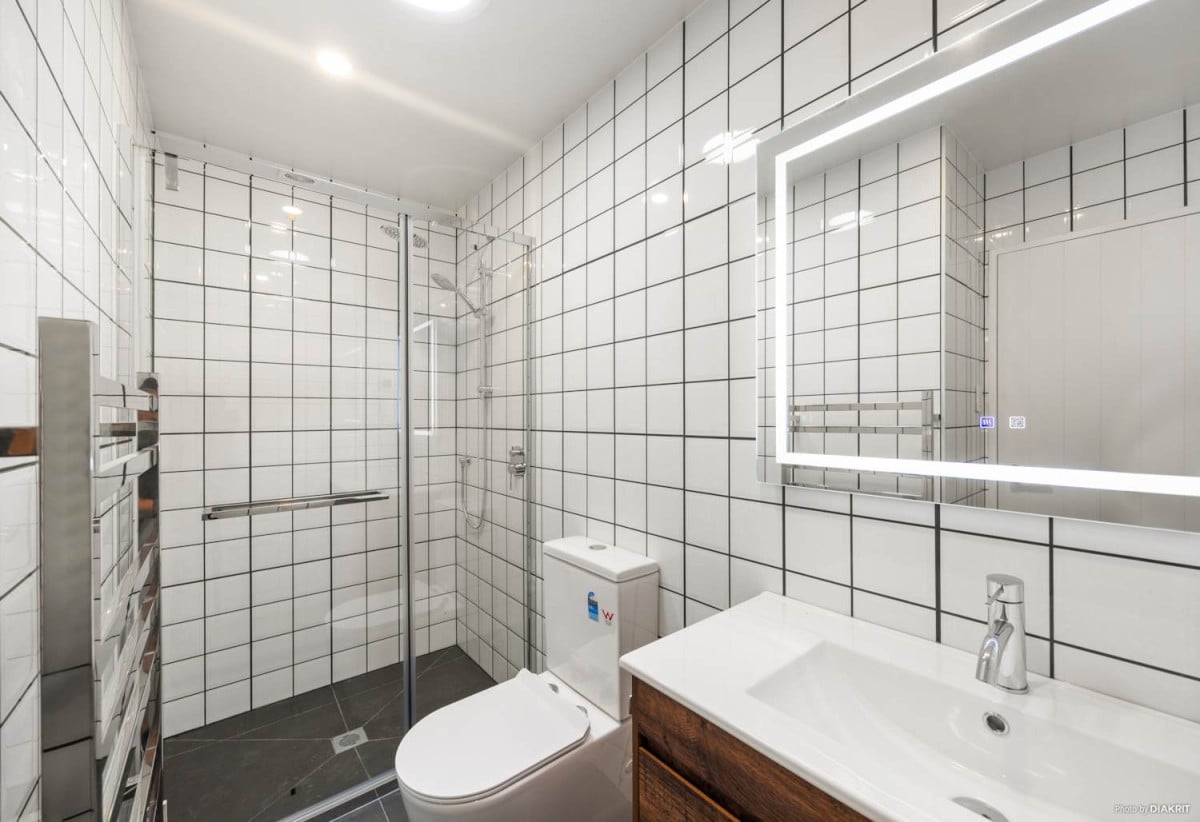 Urgent Sale – Developer Wants it go, Brandnew standalone 4 beds 2.5 baths home with garage, 11B Rene Place, Sunnyhills, Auckland