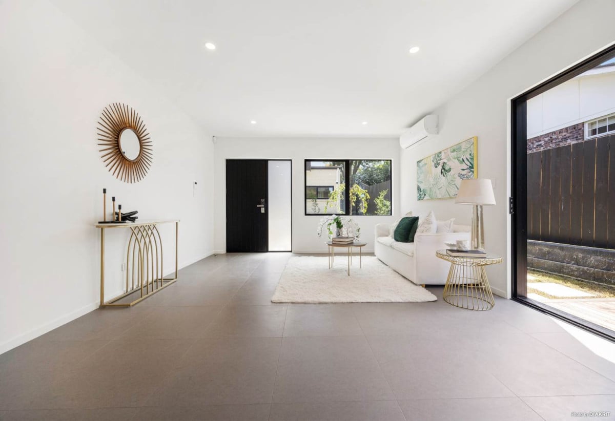 Urgent Sale – Developer Wants it go, Brandnew standalone 4 beds 2.5 baths home with garage, 11B Rene Place, Sunnyhills, Auckland