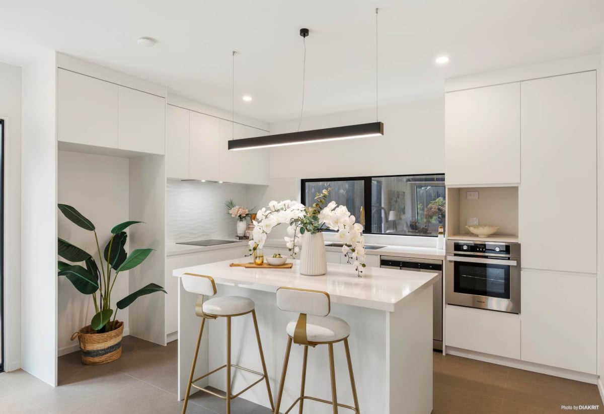 Urgent Sale – Developer Wants it go, Brandnew standalone 4 beds 2.5 baths home with garage, 11B Rene Place, Sunnyhills, Auckland