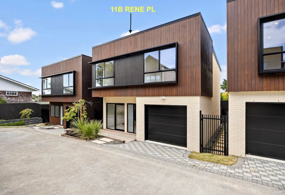 Urgent Sale – Developer Wants it go, Brandnew standalone 4 beds 2.5 baths home with garage, 11B Rene Place, Sunnyhills, Auckland