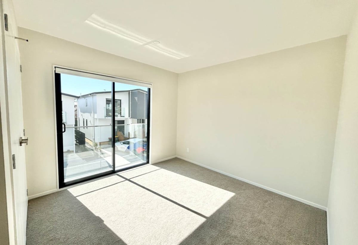For rent, Brandnew 2 beds 1.5 baths townhouse with car park, available 4th September, 9/113 Moore Street, Howick, Auckland