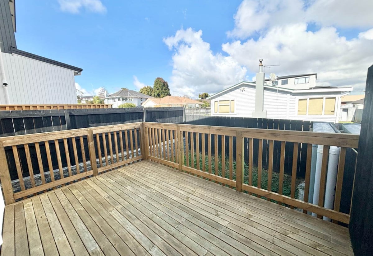 For rent, Brandnew 2 beds 1.5 baths townhouse with car park, available 4th September, 9/113 Moore Street, Howick, Auckland