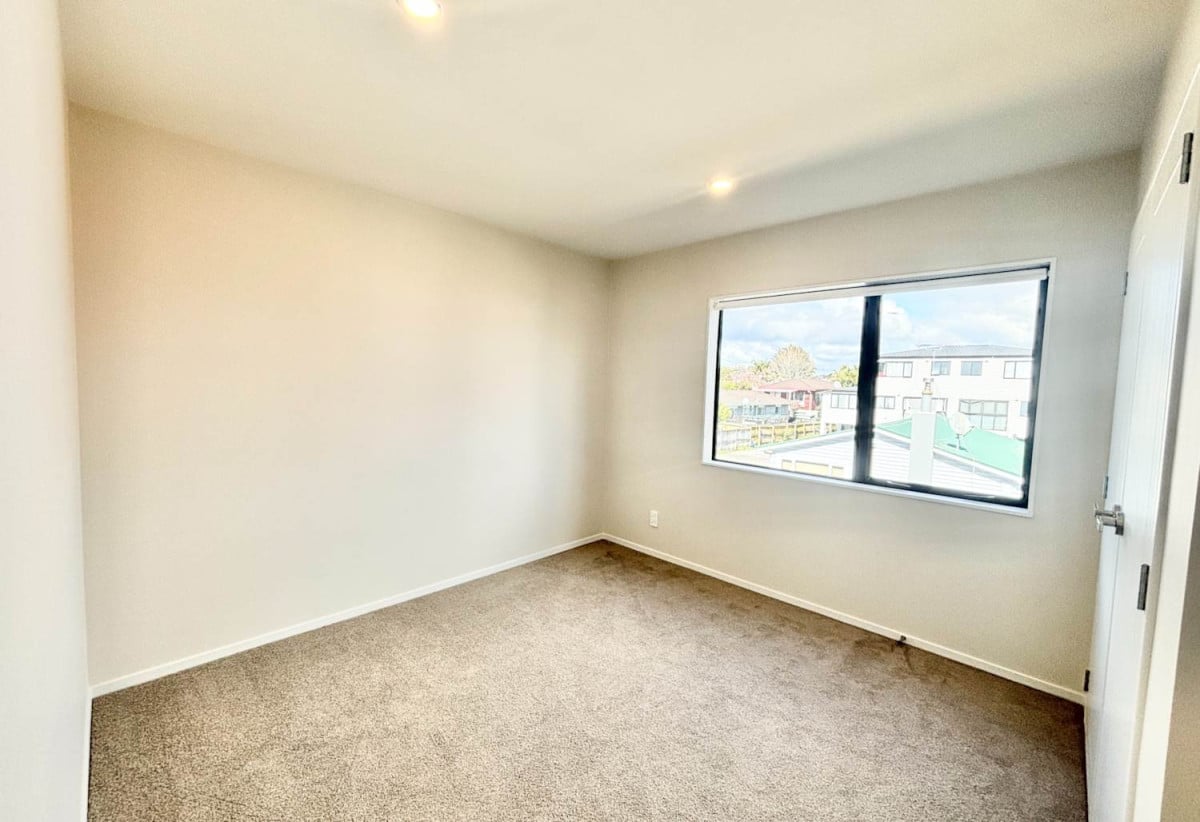 For rent, Brandnew 2 beds 1.5 baths townhouse with car park, available 4th September, 9/113 Moore Street, Howick, Auckland