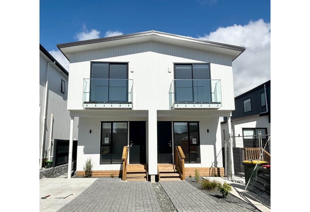 For rent, Brandnew 2 beds 1.5 baths townhouse with car park, available 4th September, 10/113 Moore Street, Howick, Auckland