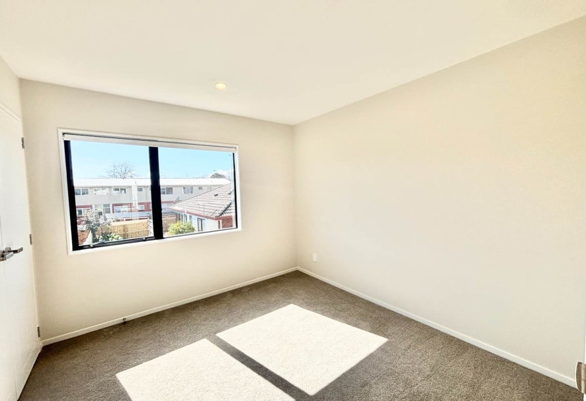 For rent, Brandnew 2 beds 1.5 baths townhouse with car park, available 4th September, 10/113 Moore Street, Howick, Auckland