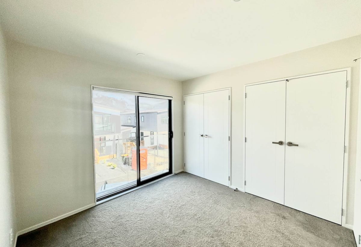 For rent, Brandnew 2 beds 1.5 baths townhouse with car park, available 4th September, 10/113 Moore Street, Howick, Auckland