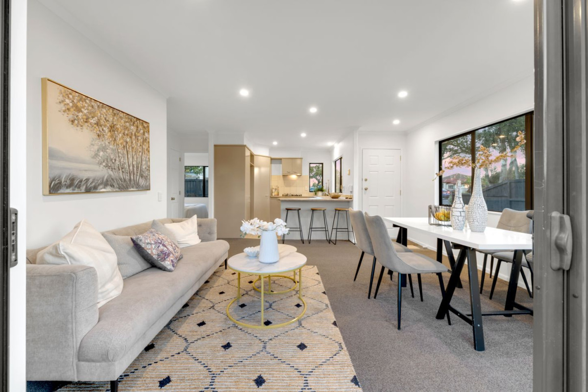 609m2 section, Home and income, Botany Downs Secondary College zone, 6 beds 3 baths house with double garage and 2 beds granny, Originally built by Spaceline Homes (Fletcher Homes), 373 Chapel Road, East Tamaki, Auckland