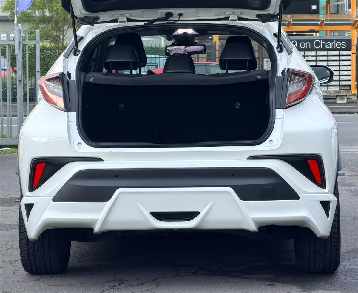2017 Toyota C-HR G PACKAGE**BODY KIT RV/SUV Automatic, Hybrid, 1,797 cc, 83,198 km
