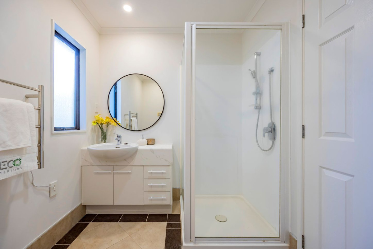 609m2 section, Home and income, Botany Downs Secondary College zone, 6 beds 3 baths house with double garage and 2 beds granny, Originally built by Spaceline Homes (Fletcher Homes), 373 Chapel Road, East Tamaki, Auckland