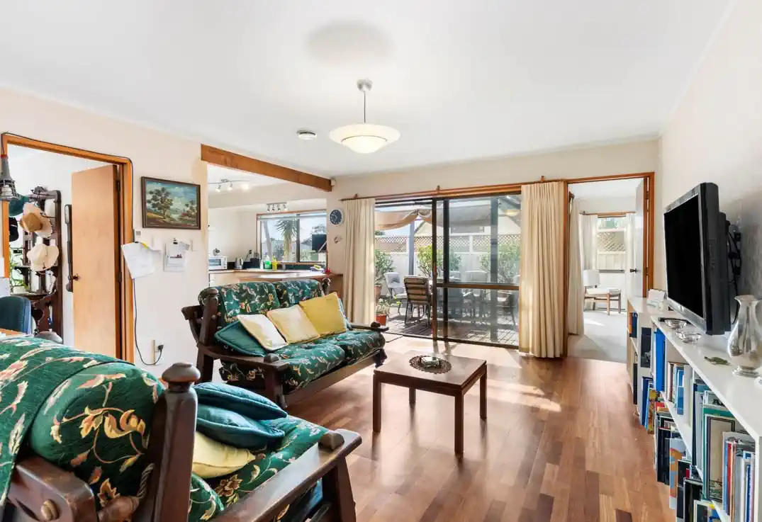 For rent, No pets, no smokers, 3 beds 2 baths house with double garage, available from 14th August, 16 Hayes Place, Half Moon Bay, Auckland