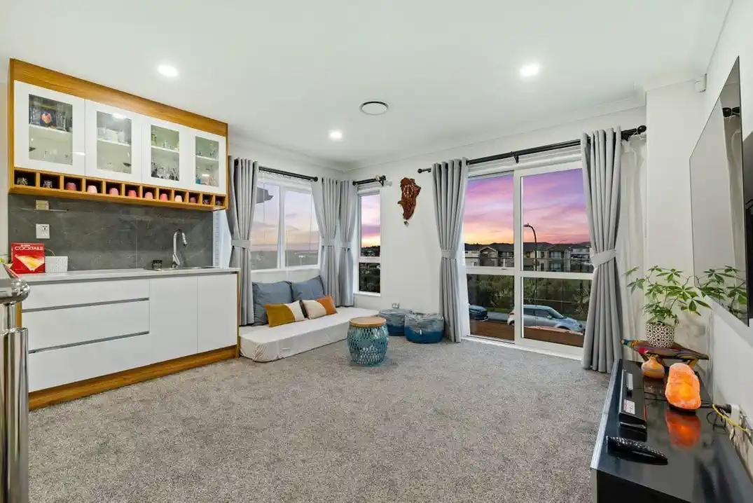 For rent, Ormiston School Zone, 4 beds 3.5 bath house with double garage, Available from 24th August,  68 Castlebane Drive, Flat Bush, Auckland