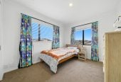 Westlake school zone, Brick and tile 4 beds + study room 2 baths house with double garage, 2/121 Forrest Hill Road, Forrest Hill, Auckland