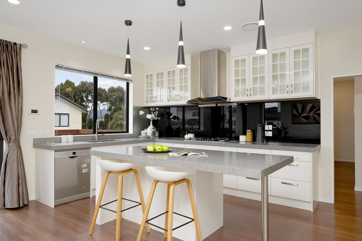 Owner (Builder) downsizing, 5 beds 4 baths house with double garage, 108 San Valentino Drive, Henderson, Auckland